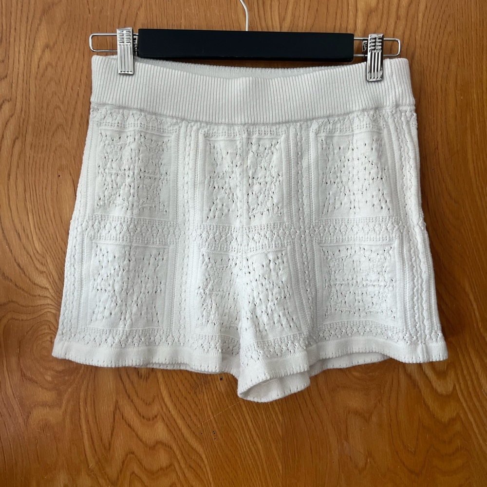 Club Monaco Cream/white Textured Women Shorts S